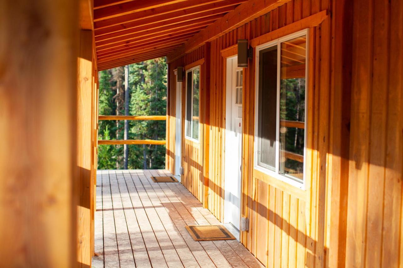 Red Cariboo Apartments Anahim Lake Buitenkant foto